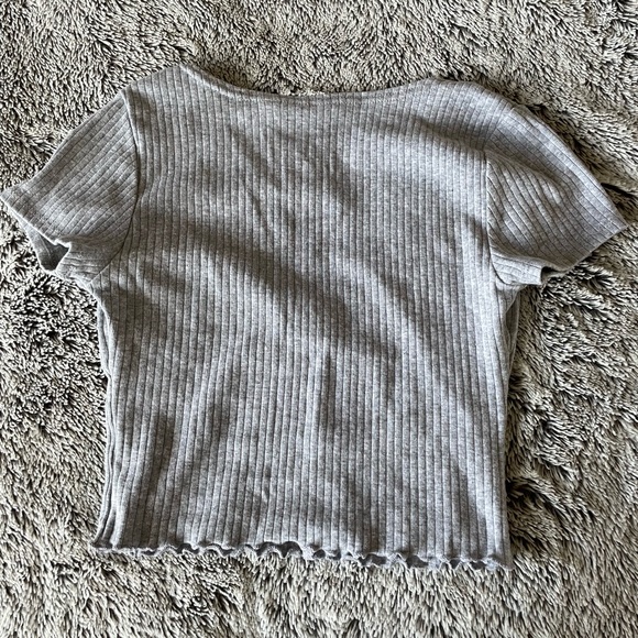 Gray Ribbed Button-Up Crop Top - Picture 4 of 6